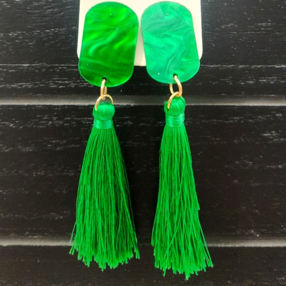 Earrings | Long green tassel